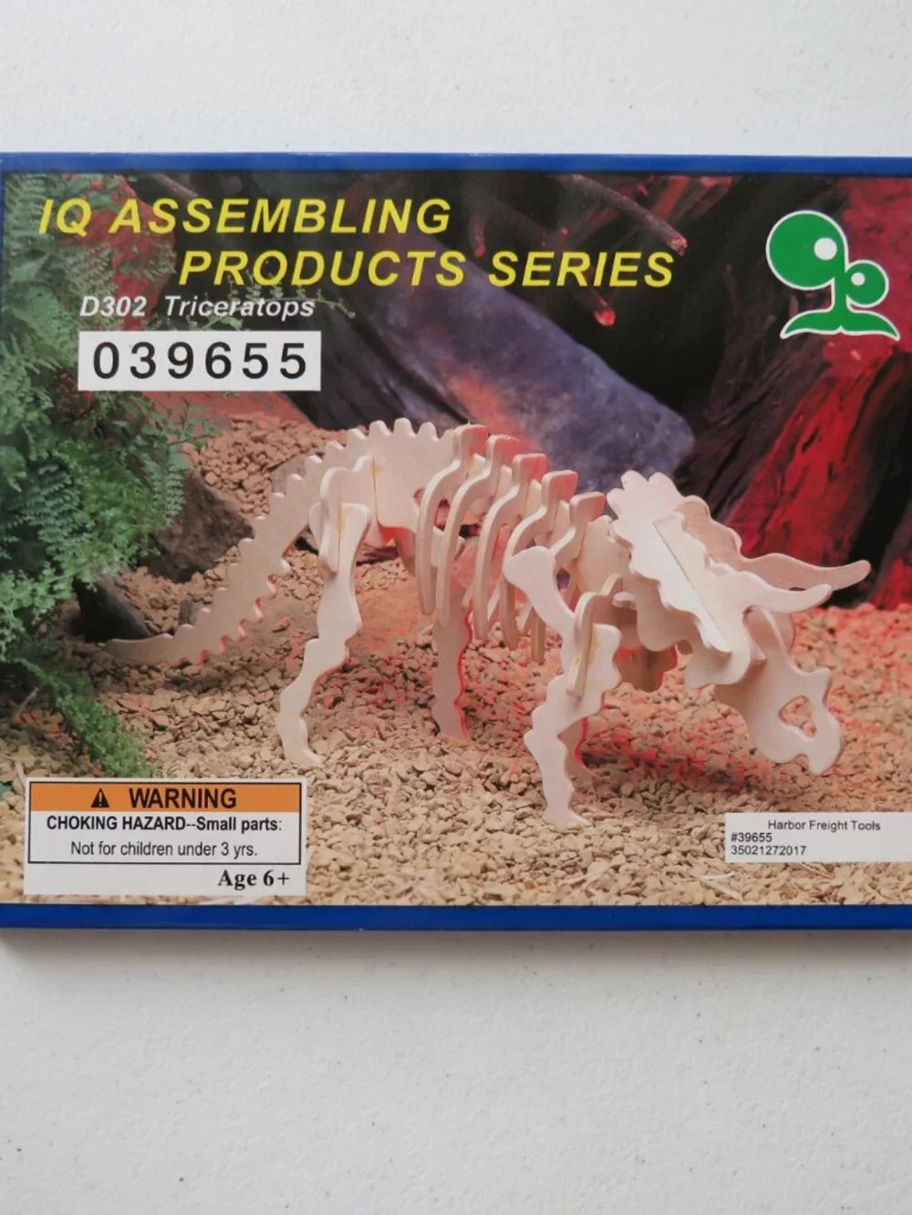 IQ Assembling Products Series Brontosaurus D303/S Triceratops D302 Lot of 2 NEW
